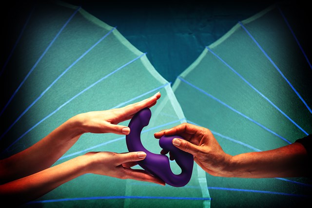 Share - Strapless Strap-on