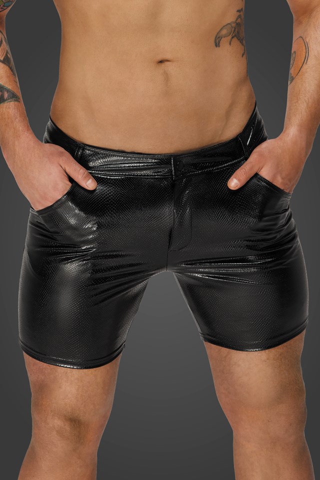 H068 Mid-length shorts of snake wetlook with back pockets