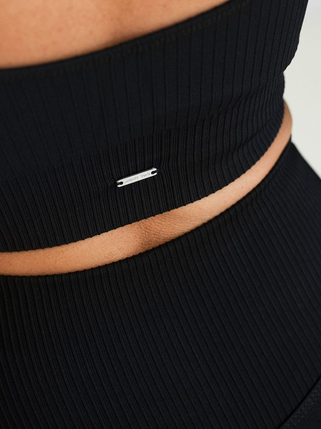 Mighty Solo Seamless Black Tights