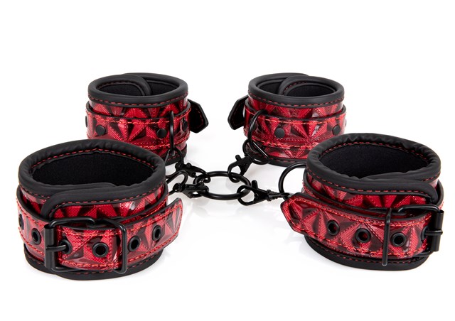 Diabolique Dark Red - Hog-Tie Med Mansjetter